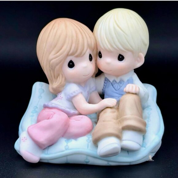 Precious Moments Sweet Couple Figurine on Couch - Picture 1 of 2